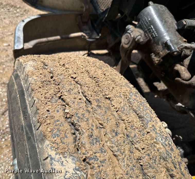 image for item DO0933 2005 Kenworth T300 flatbed truck