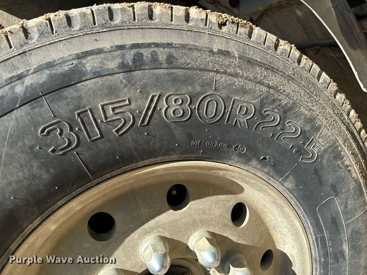 image for item DO0933 2005 Kenworth T300 flatbed truck