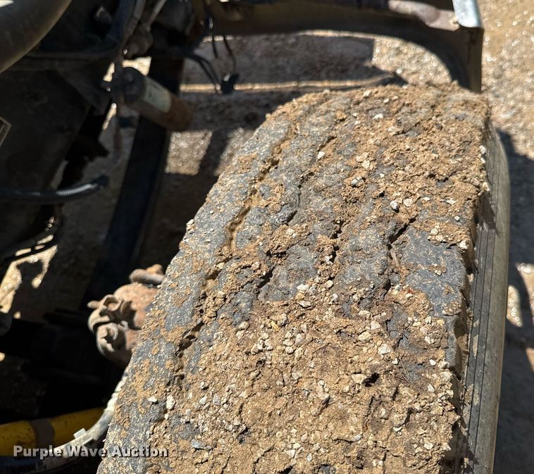 image for item DO0933 2005 Kenworth T300 flatbed truck