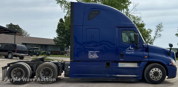 image for item DO0959 2019 Freightliner Cascadia 125 semi truck