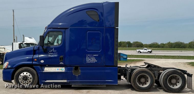 image for item DO0959 2019 Freightliner Cascadia 125 semi truck