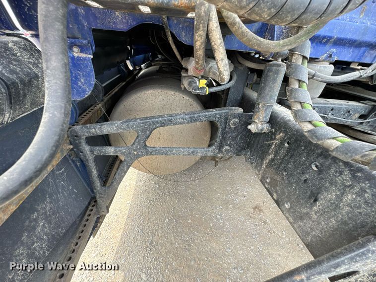 image for item DO0959 2019 Freightliner Cascadia 125 semi truck