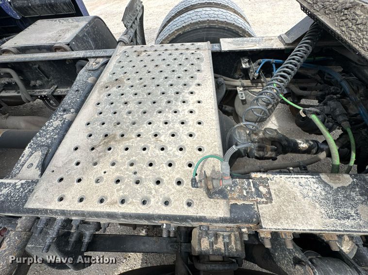 image for item DO0959 2019 Freightliner Cascadia 125 semi truck