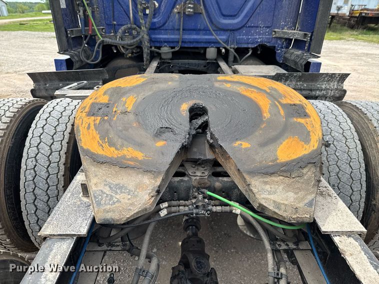 image for item DO0959 2019 Freightliner Cascadia 125 semi truck