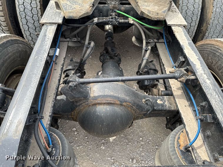 image for item DO0959 2019 Freightliner Cascadia 125 semi truck