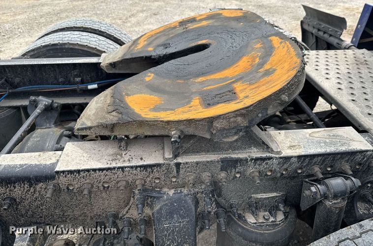 image for item DO0959 2019 Freightliner Cascadia 125 semi truck