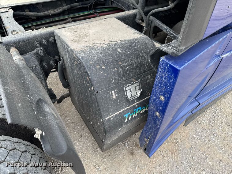 image for item DO0959 2019 Freightliner Cascadia 125 semi truck