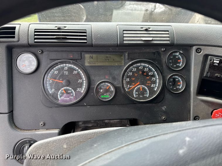 image for item DO0959 2019 Freightliner Cascadia 125 semi truck