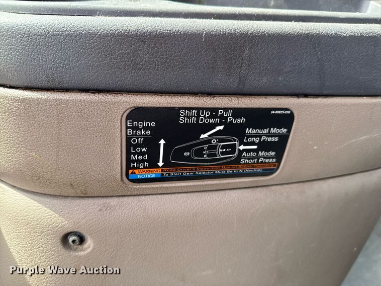 image for item DO0959 2019 Freightliner Cascadia 125 semi truck