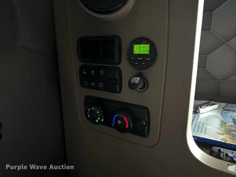 image for item DO0959 2019 Freightliner Cascadia 125 semi truck