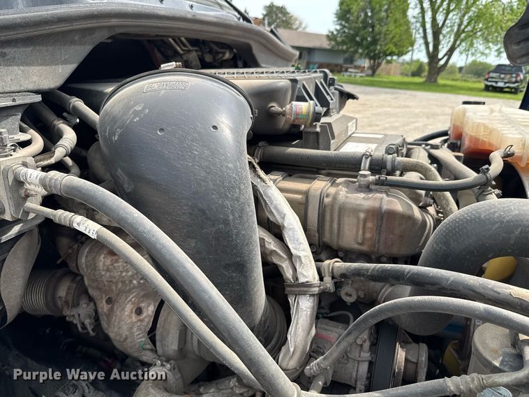 image for item DO0959 2019 Freightliner Cascadia 125 semi truck