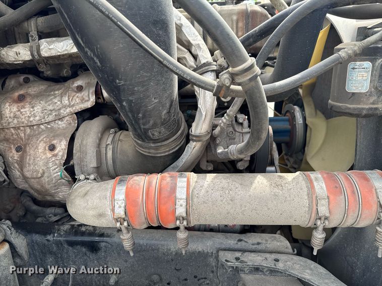 image for item DO0959 2019 Freightliner Cascadia 125 semi truck