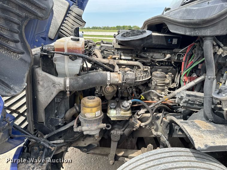 image for item DO0959 2019 Freightliner Cascadia 125 semi truck