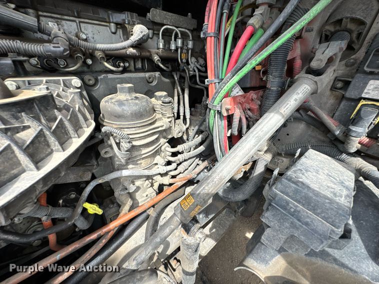 image for item DO0959 2019 Freightliner Cascadia 125 semi truck