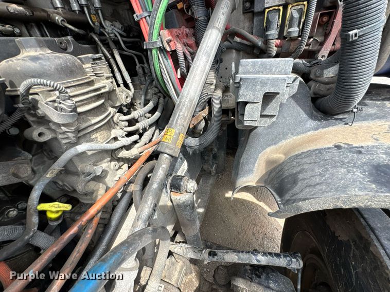 image for item DO0959 2019 Freightliner Cascadia 125 semi truck