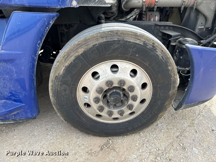 image for item DO0959 2019 Freightliner Cascadia 125 semi truck