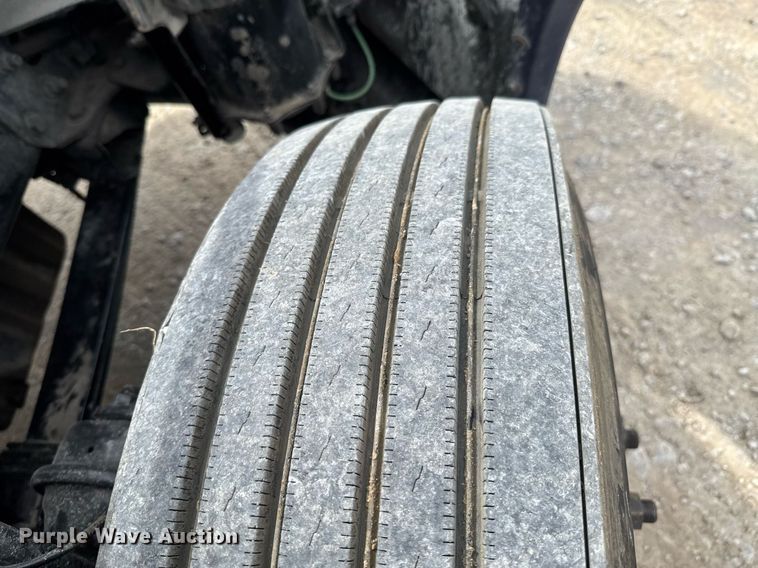 image for item DO0959 2019 Freightliner Cascadia 125 semi truck