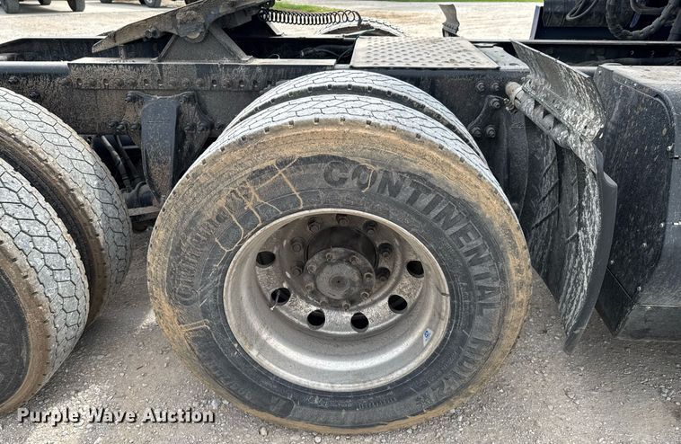 image for item DO0959 2019 Freightliner Cascadia 125 semi truck