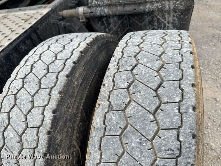 image for item DO0959 2019 Freightliner Cascadia 125 semi truck