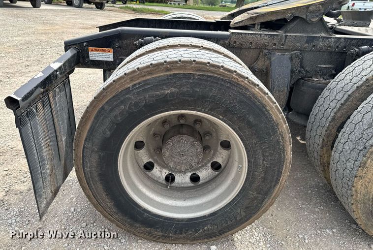 image for item DO0959 2019 Freightliner Cascadia 125 semi truck