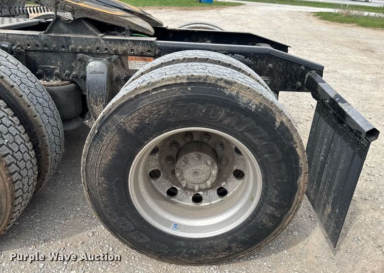 image for item DO0959 2019 Freightliner Cascadia 125 semi truck