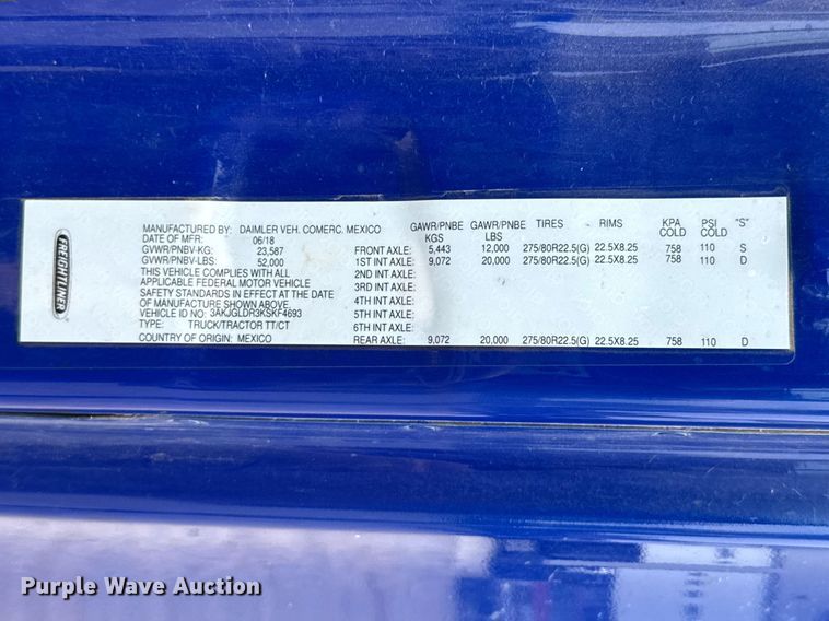 image for item DO0959 2019 Freightliner Cascadia 125 semi truck