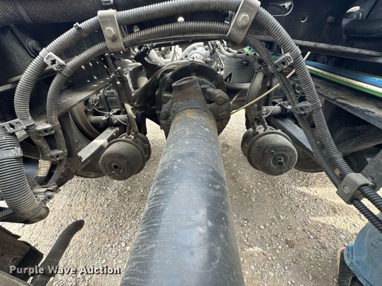 image for item DO0960 2019 Freightliner Cascadia 125 semi truck