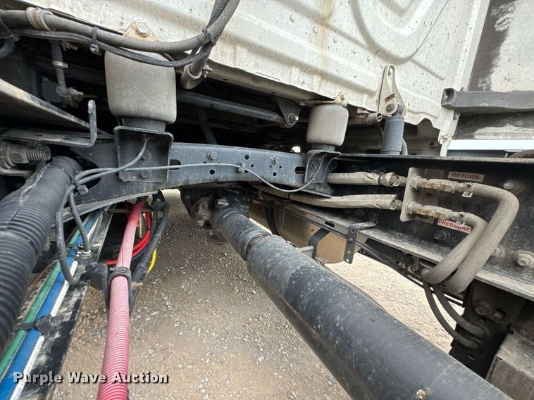 image for item DO0960 2019 Freightliner Cascadia 125 semi truck