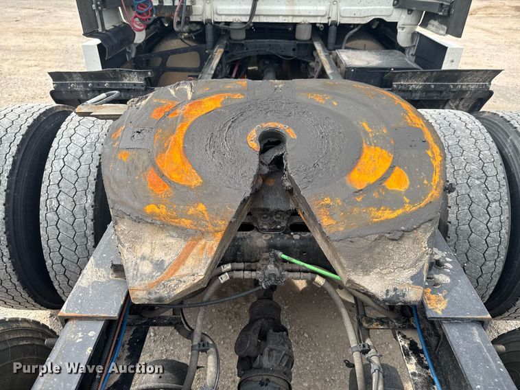 image for item DO0960 2019 Freightliner Cascadia 125 semi truck