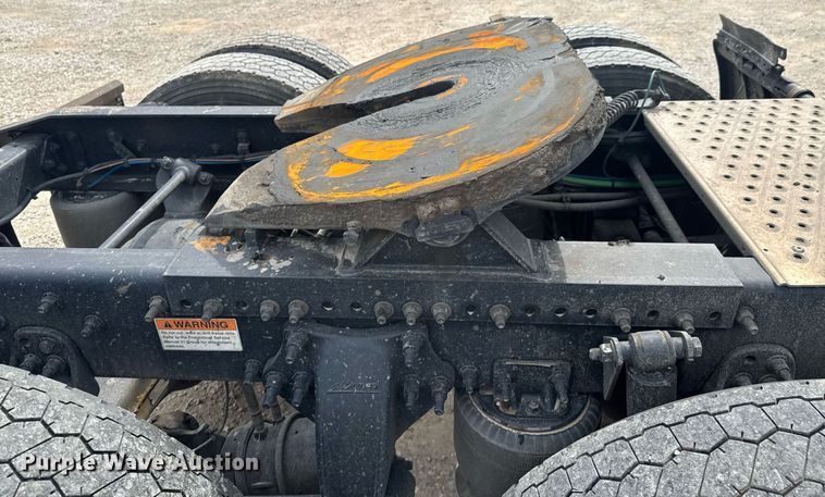 image for item DO0960 2019 Freightliner Cascadia 125 semi truck