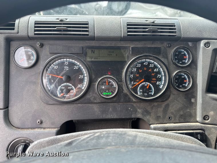 image for item DO0960 2019 Freightliner Cascadia 125 semi truck