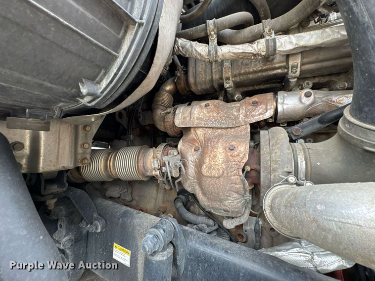 image for item DO0960 2019 Freightliner Cascadia 125 semi truck