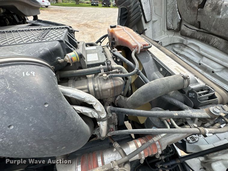 image for item DO0960 2019 Freightliner Cascadia 125 semi truck