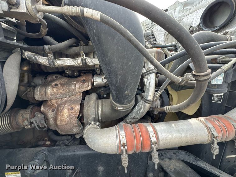 image for item DO0960 2019 Freightliner Cascadia 125 semi truck