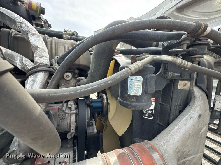 image for item DO0960 2019 Freightliner Cascadia 125 semi truck