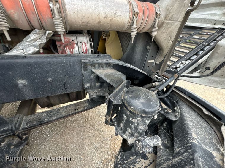 image for item DO0960 2019 Freightliner Cascadia 125 semi truck