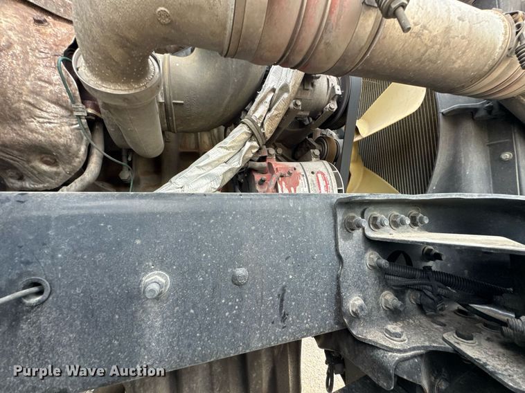 image for item DO0960 2019 Freightliner Cascadia 125 semi truck