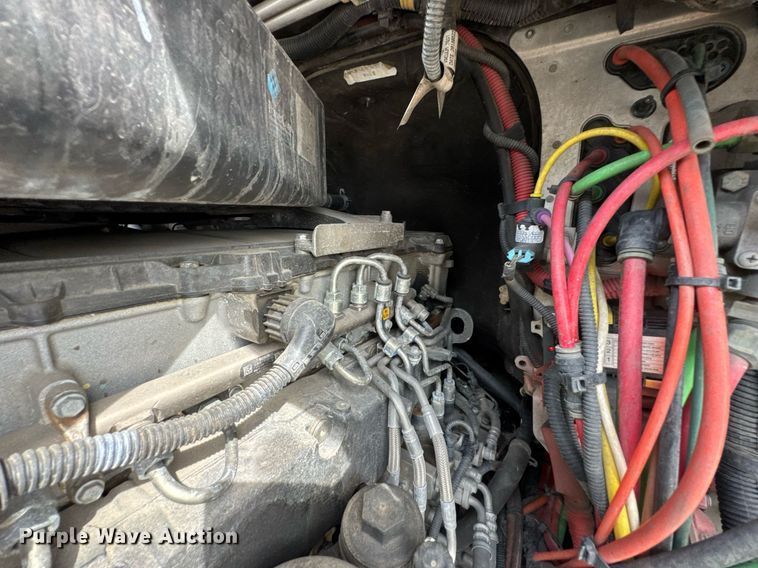 image for item DO0960 2019 Freightliner Cascadia 125 semi truck