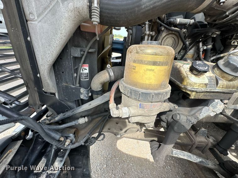 image for item DO0960 2019 Freightliner Cascadia 125 semi truck