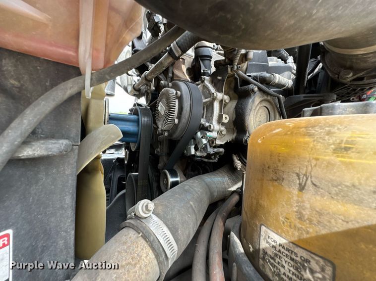 image for item DO0960 2019 Freightliner Cascadia 125 semi truck