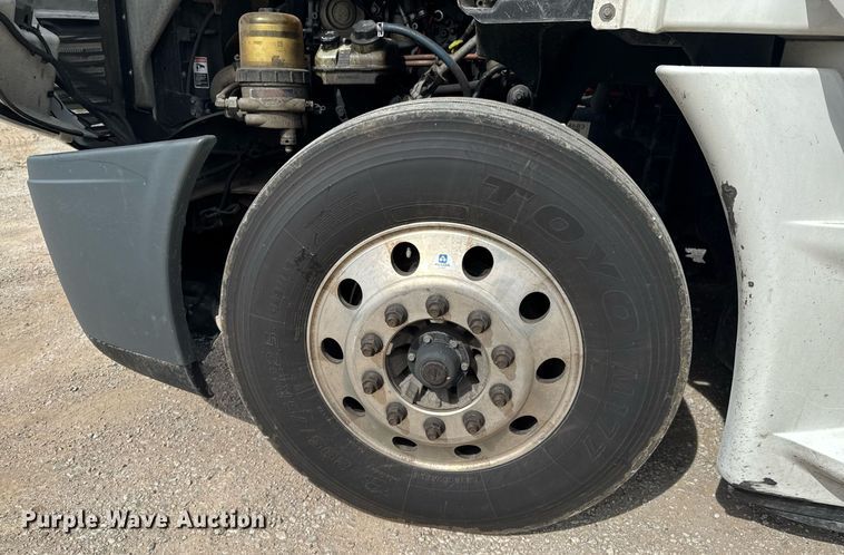 image for item DO0960 2019 Freightliner Cascadia 125 semi truck