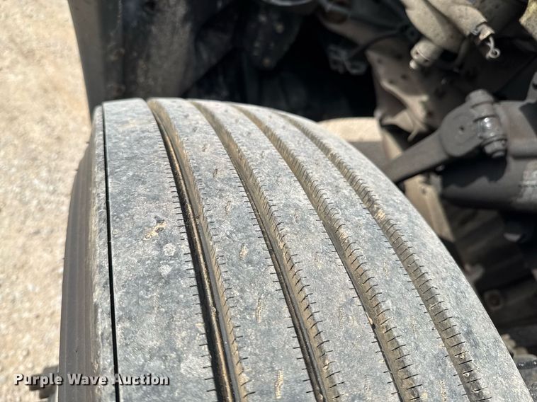 image for item DO0960 2019 Freightliner Cascadia 125 semi truck