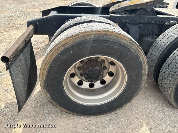 image for item DO0960 2019 Freightliner Cascadia 125 semi truck