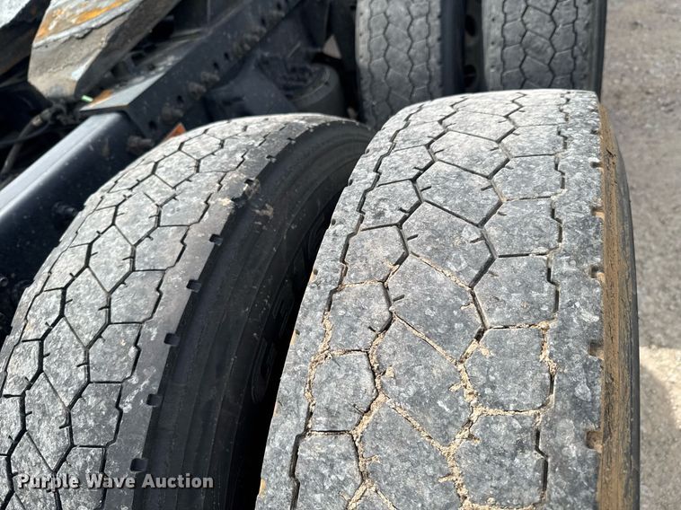 image for item DO0960 2019 Freightliner Cascadia 125 semi truck