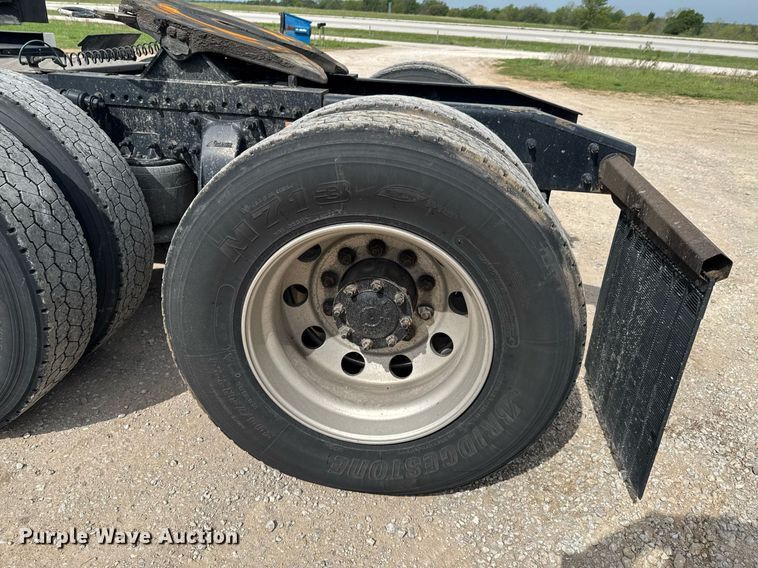 image for item DO0960 2019 Freightliner Cascadia 125 semi truck