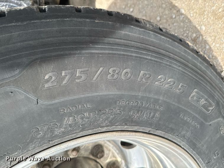 image for item DO0960 2019 Freightliner Cascadia 125 semi truck