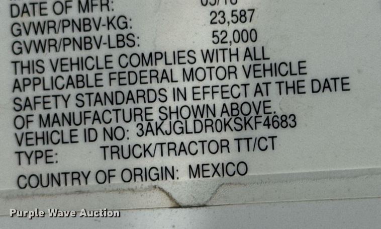 image for item DO0960 2019 Freightliner Cascadia 125 semi truck