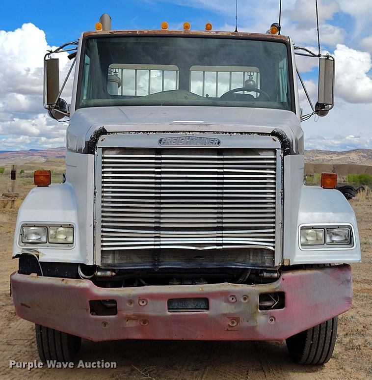image for item DP4931 1986 Freightliner Conventional semi truck