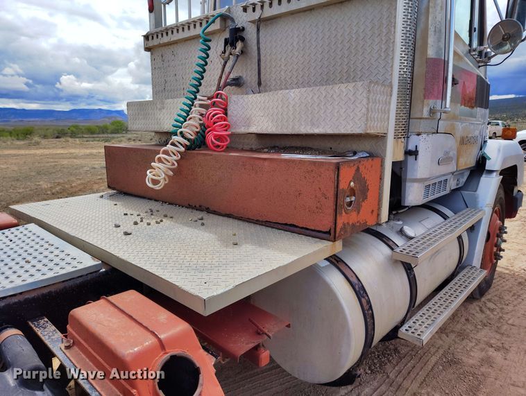 image for item DP4931 1986 Freightliner Conventional semi truck