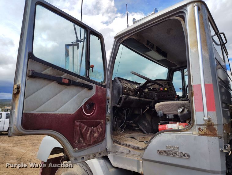 image for item DP4931 1986 Freightliner Conventional semi truck